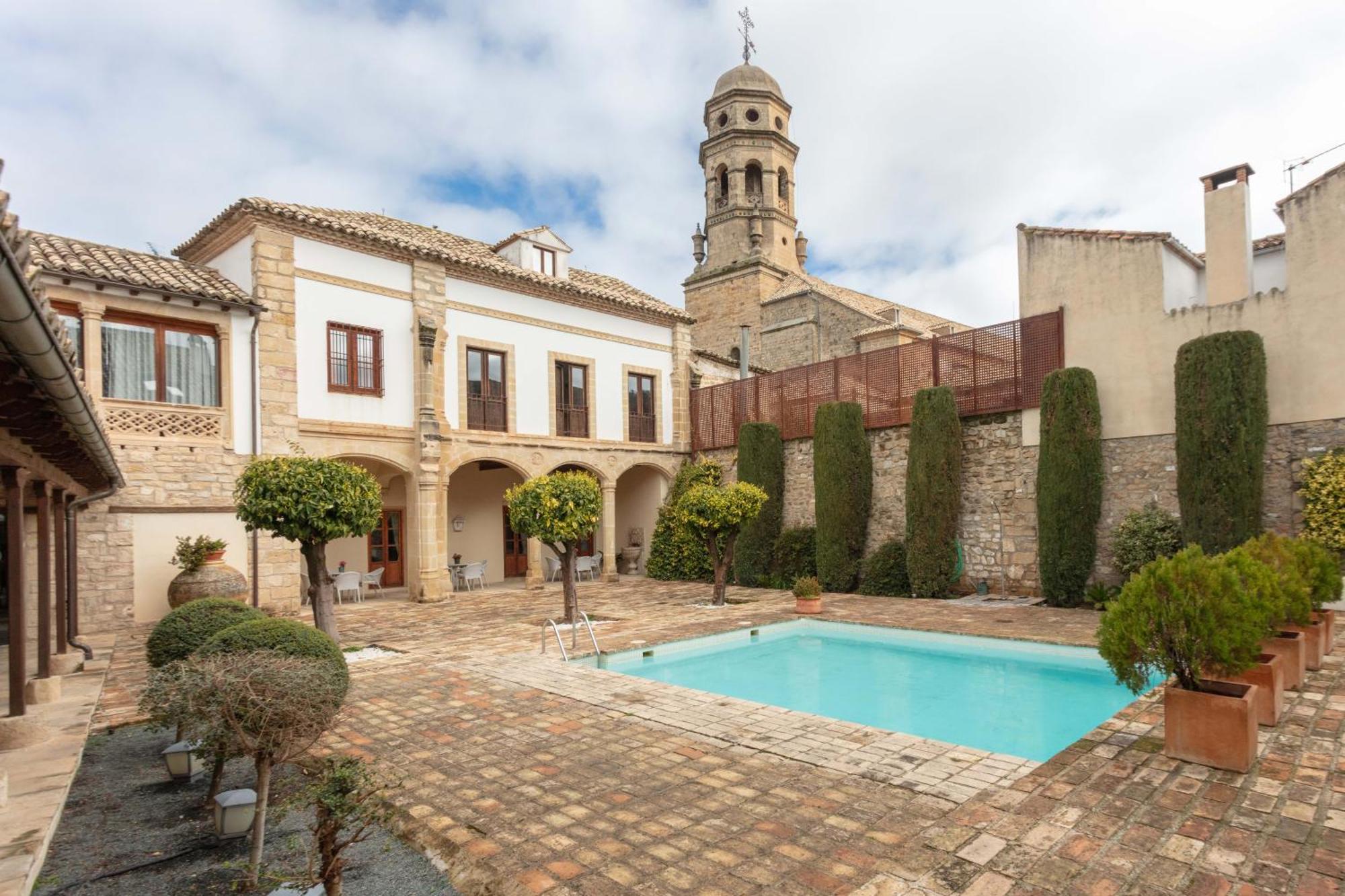 Hotel Puerta De La Luna Baeza Eksteriør billede