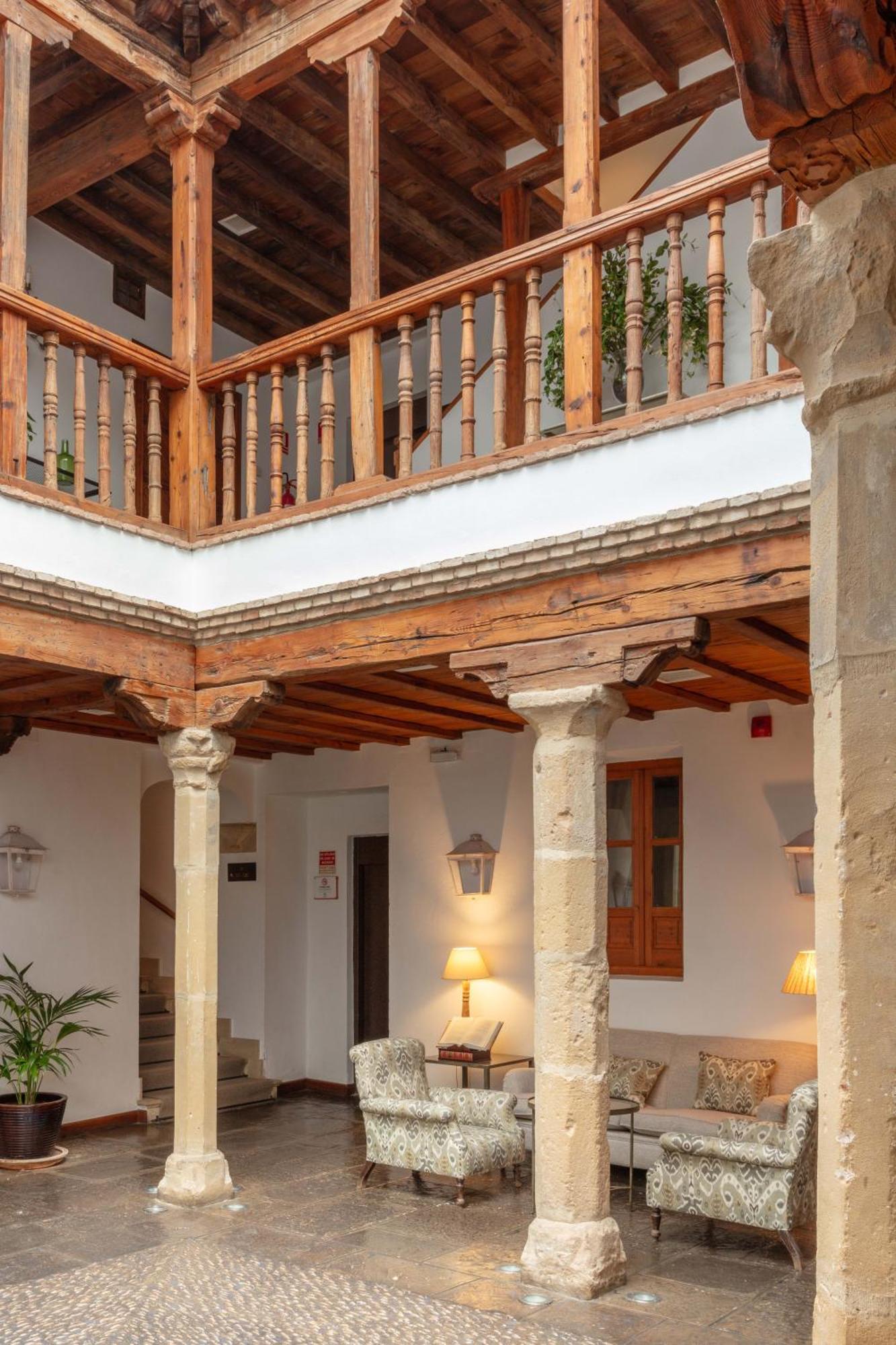 Hotel Puerta De La Luna Baeza Eksteriør billede