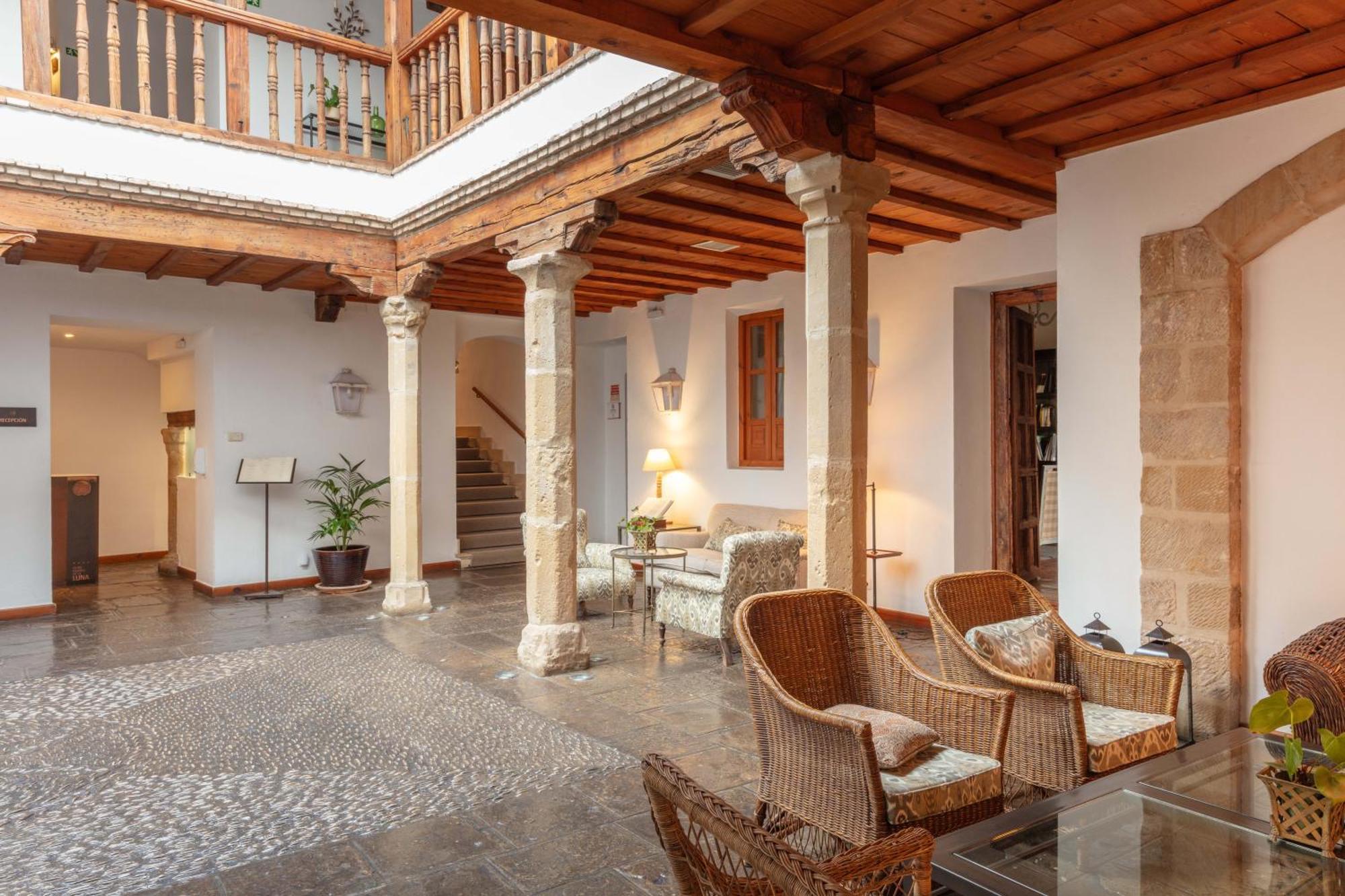 Hotel Puerta De La Luna Baeza Eksteriør billede