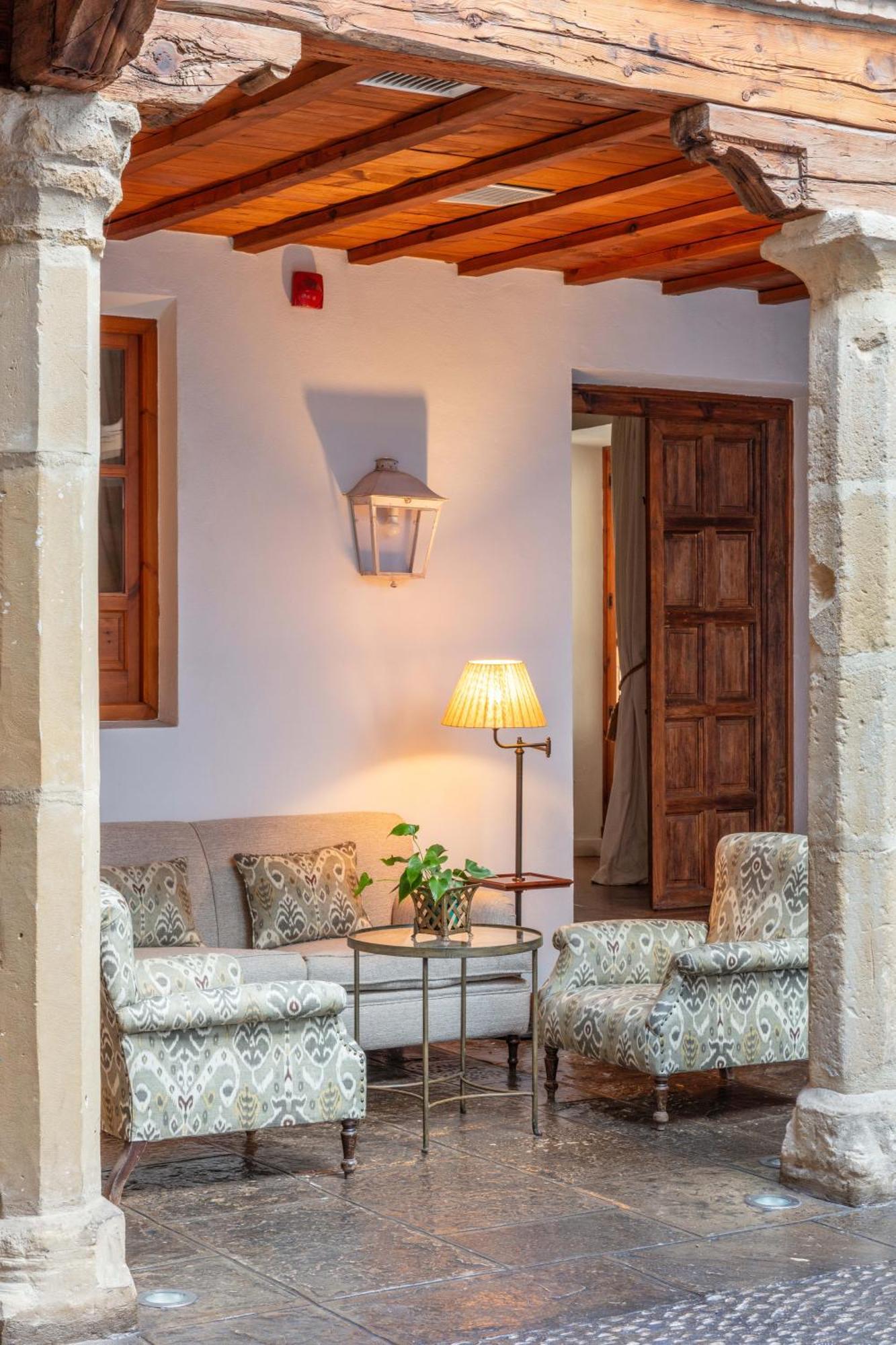 Hotel Puerta De La Luna Baeza Eksteriør billede